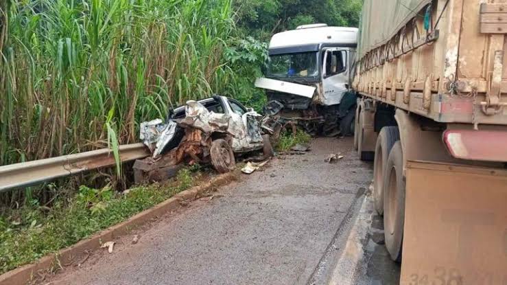 A cidade de Paracatu, no Noroeste de Minas Gerais, registrou um acidente envolvendo um ônibus escolar na manhã desta terça-feira, resultando em seis pes...