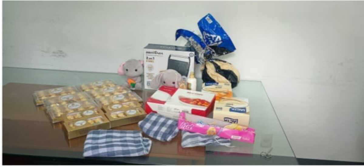 Uma mulher de 44 anos foi detida nesta quinta-feira em Montes Claros após ser flagrada furtando diversos produtos em uma loja de um shopping da cidade. ...