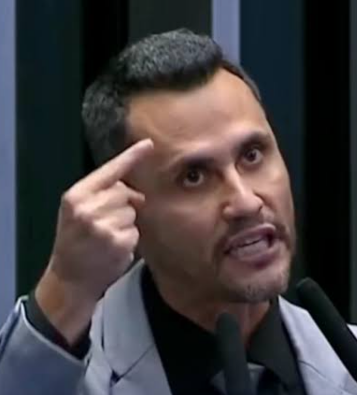 O senador Cleitinho Azevedo, do Republicanos-MG, utilizou suas redes sociais nesta quinta-feira (2/4) para desmentir veementemente os boatos que circula...