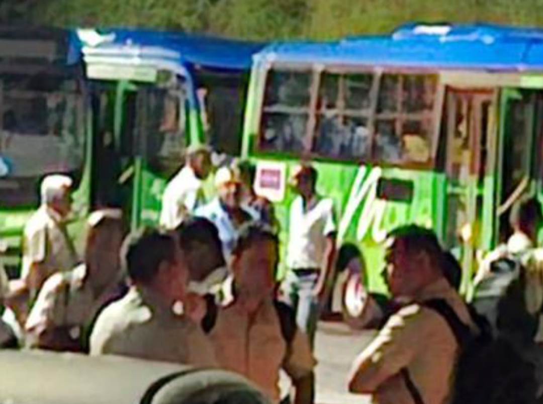 Ipatinga vivenciou uma interrupção no serviço de transporte coletivo urbano na manhã desta segunda-feira (6), quando trabalhadores rodoviários suspender...