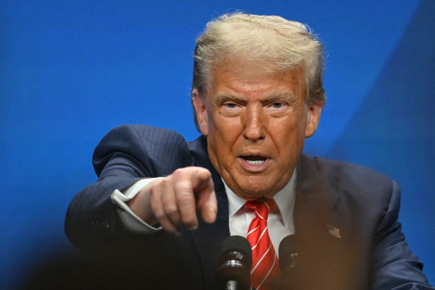 O presidente dos Estados Unidos, Donald Trump, intensificou as tensões globais nesta terça-feira, ao emitir um ultimato direto ao Irã, alertando que uma...