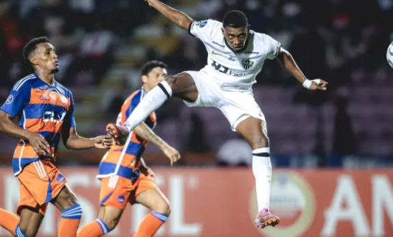 O Atlético iniciou sua trajetória na Copa Sul-Americana com um resultado negativo ao ser derrotado pelo Puerto Cabello por 2 a 1, em partida realizada n...