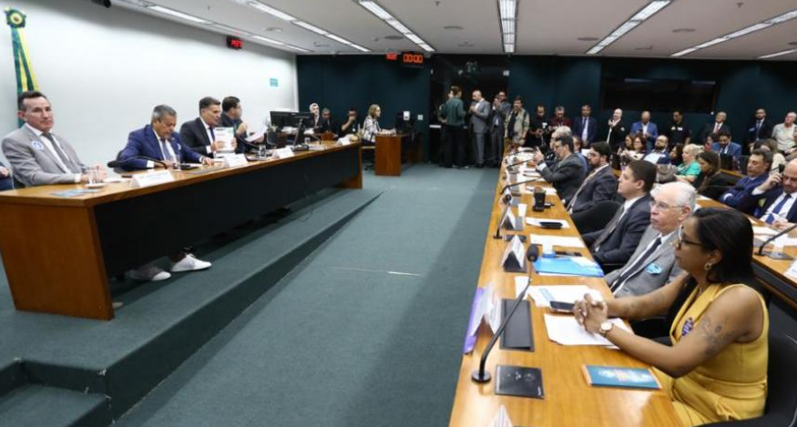 Médicos e psicólogos peritos de Minas Gerais manifestaram grave preocupação com a proposta de renovação automática da Carteira Nacional de Habilitação p...