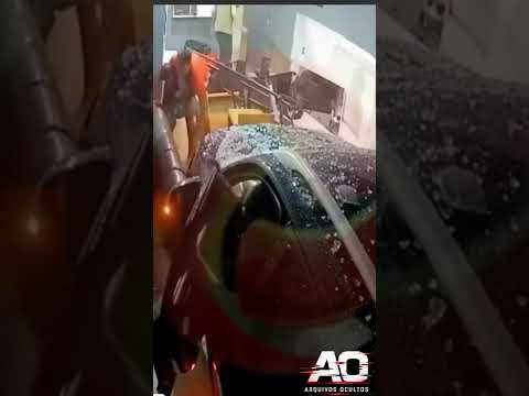 Um grave incidente abalou a cidade de Manhuaçu, em Minas Gerais, conforme informações reveladas em 11 de abril de 2026. Um carro desgovernado invadiu as...