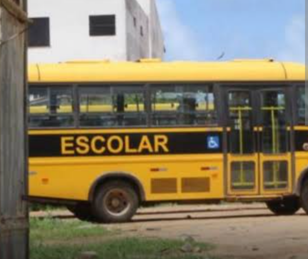 A situação do transporte escolar no distrito de Catuni, em Francisco Sá, atingiu um patamar crítico, provocando forte indignação entre pais e alunos. Co...