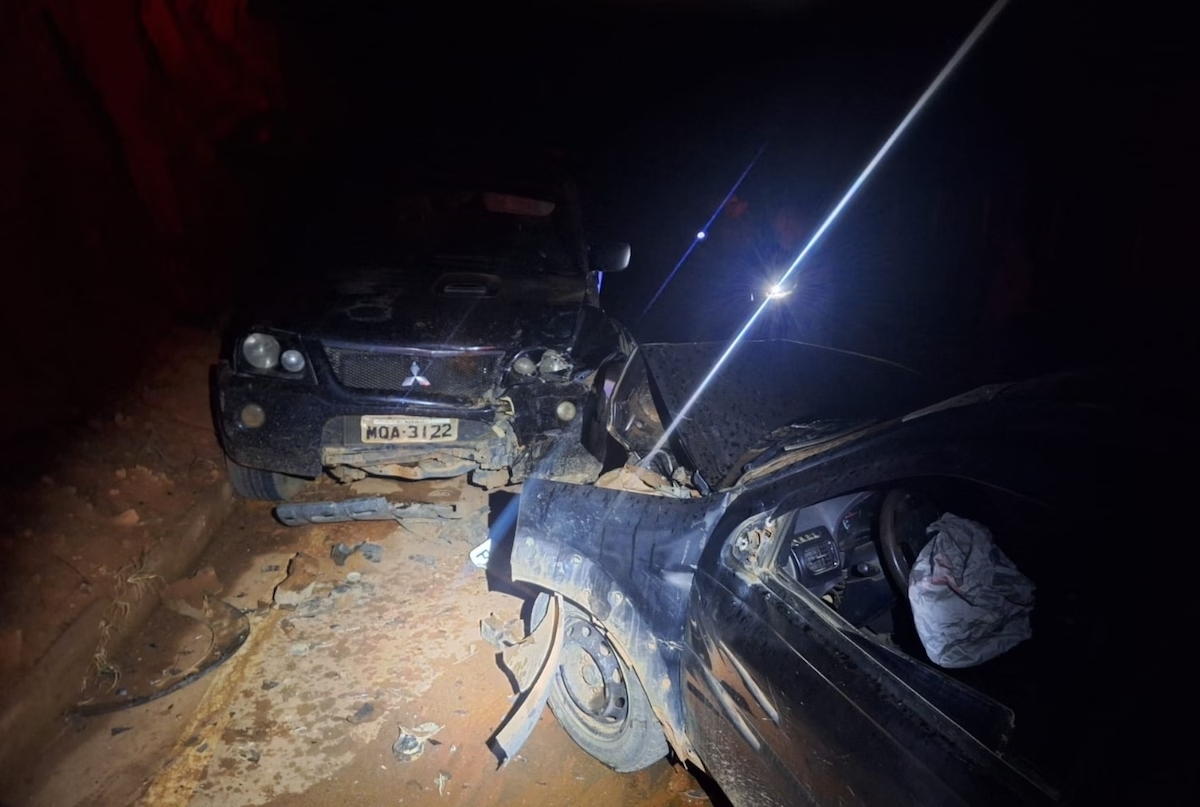 Um trágico acidente veicular na madrugada deste sábado, dia 11 de abril, resultou na morte de um homem de 50 anos em Simonésia, Minas Gerais. A vítima v...