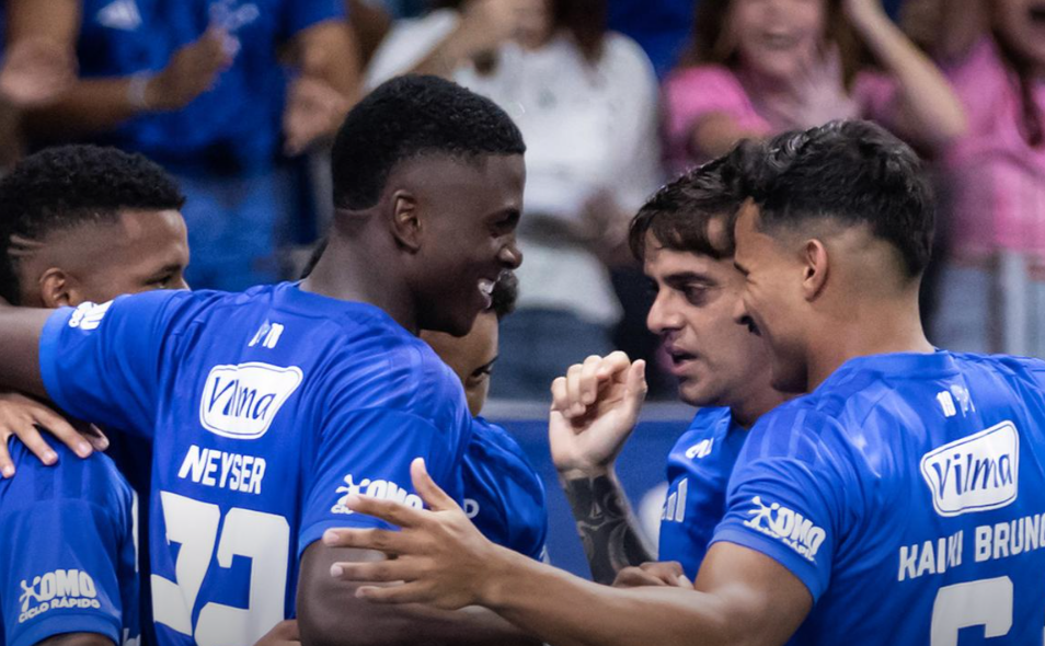 Em uma noite memorável para quase 40 mil torcedores no Mineirão, o Cruzeiro superou o Red Bull Bragantino por 2 a 1 neste domingo, dia 12 de abril de 20...