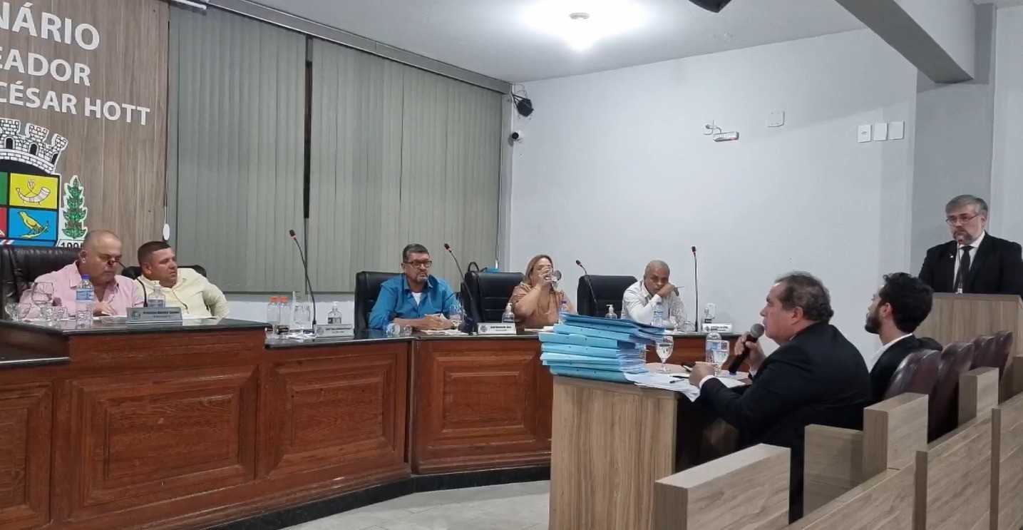 O mandato da prefeita Cíntia de Matos Mesquita (NOVO), à frente da administração de Reduto, foi cassado pela Câmara Municipal neste sábado, dia 11 de ab...