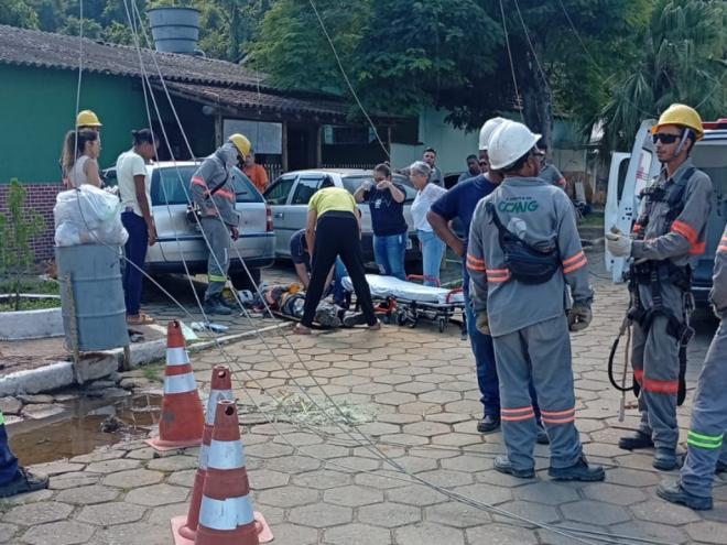 Um profissional que integrava a equipe de uma empresa prestadora de serviços à Companhia Energética de Minas Gerais (Cemig) foi vítima de eletrocussão e...
