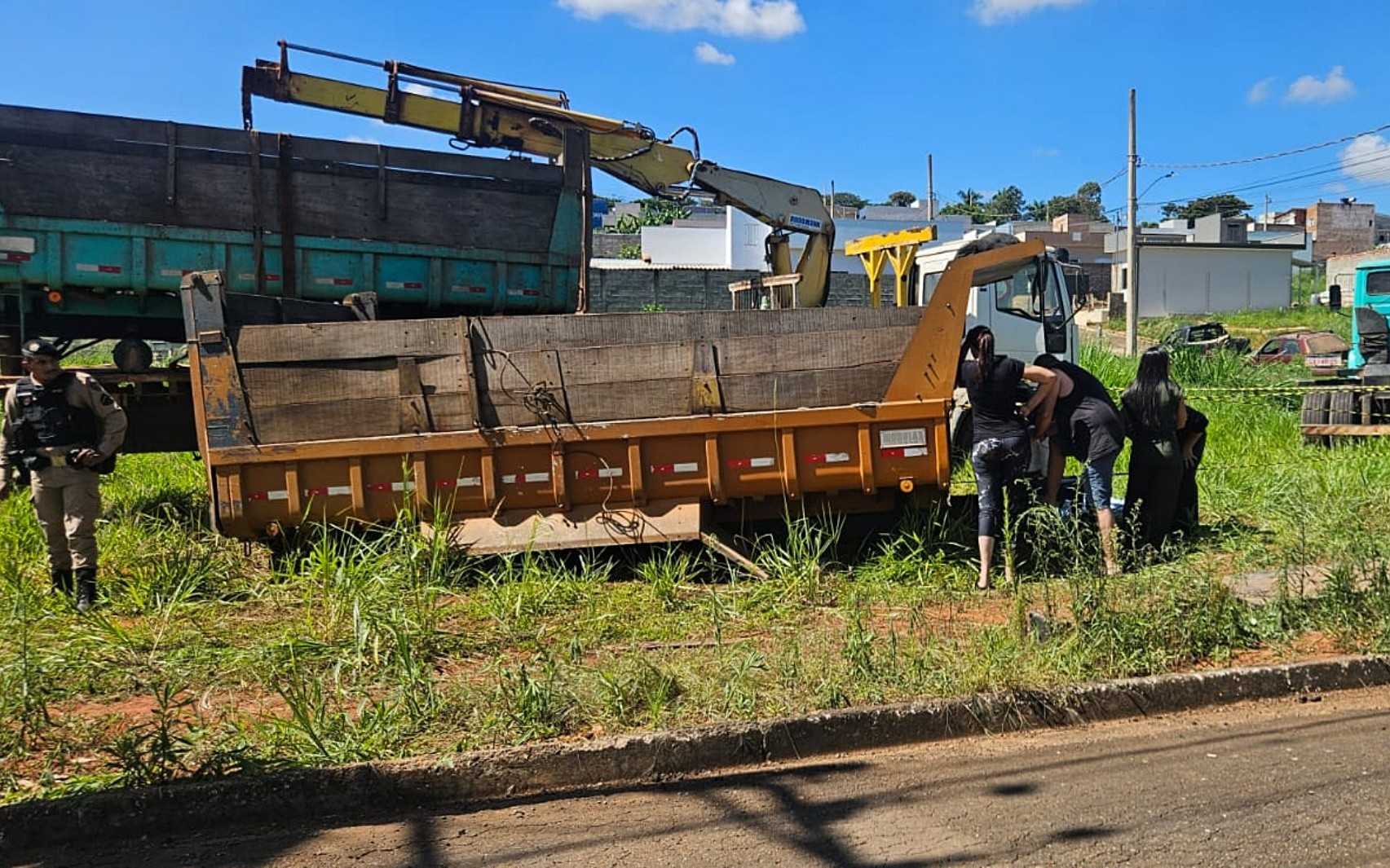 Um homem de 50 anos perdeu a vida na manhã da última quinta-feira, 16 de abril de 2026, em Alterosa, Minas Gerais, após ser atingido por uma caçamba que...
