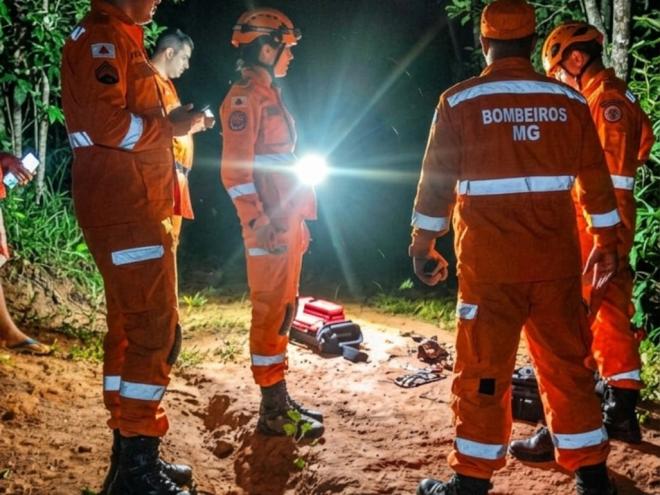 O Corpo de Bombeiros Militar e diversos voluntários realizam uma operação de busca intensiva para localizar o pequeno Marcos Vinícius Almeida Carvalho, ...