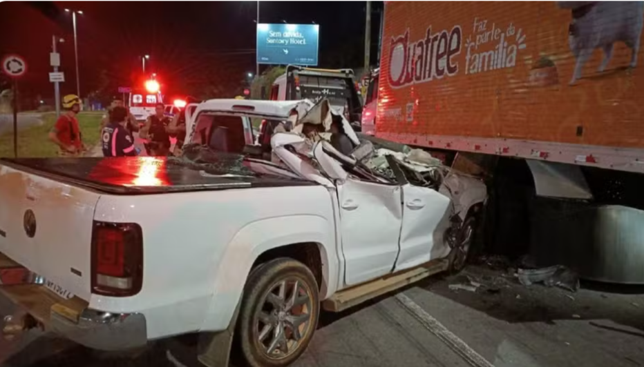 Uma colisão trágica tirou a vida de uma mulher de 39 anos na madrugada deste domingo, dia 19 de maio, em Pará de Minas. O acidente, que envolveu uma cam...