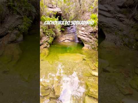 Em 11 de abril de 2026, a Cachoeira do Sobradinho, um dos pontos turísticos mais emblemáticos de São Tomé das Letras, Minas Gerais, continuava a atrair ...