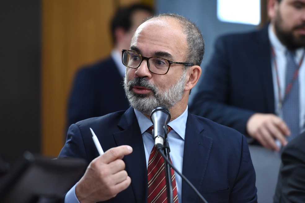 O secretário da Fazenda de Minas Gerais, Luiz Cláudio Gomes, foi exonerado de seu cargo nesta segunda-feira, 20 de abril. Para assumir o comando da pasta...