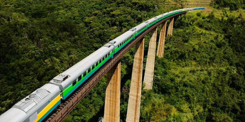 A Estrada de Ferro Vitória a Minas (EFVM), operada pela Vale, anunciou a suspensão da circulação de seu Trem de Passageiros nesta segunda-feira, dia 20....