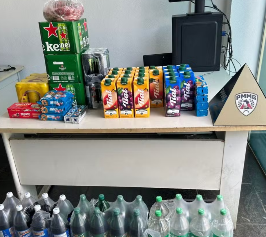 Um homem de 50 anos foi detido e preso nesta segunda-feira (20), dia que antecede o feriado de Tiradentes, após uma tentativa de furto em um supermercad...