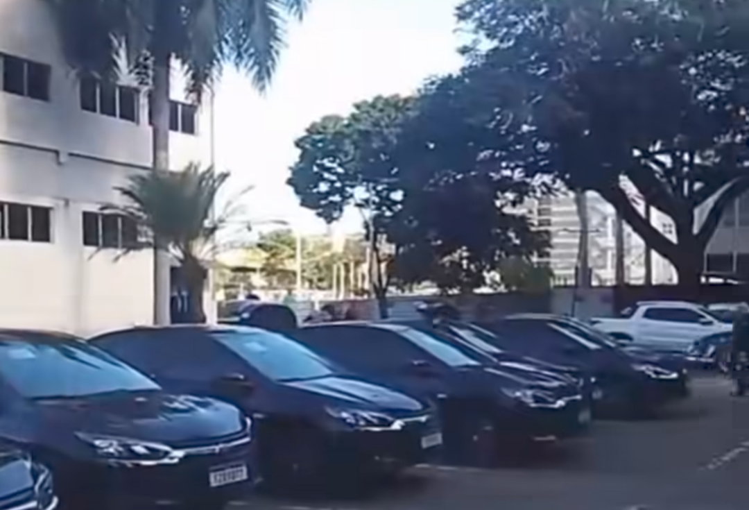 A Câmara Municipal de Ipatinga contratou uma empresa especializada para a locação de 19 veículos zero quilômetro destinados ao uso exclusivo dos parlame...