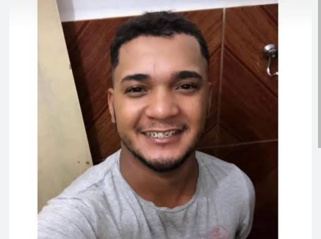 O litoral capixaba foi palco de uma triste descoberta na manhã desta terça-feira (21), quando o corpo de Evandro Júlio Ramon, um turista mineiro de 27 a...