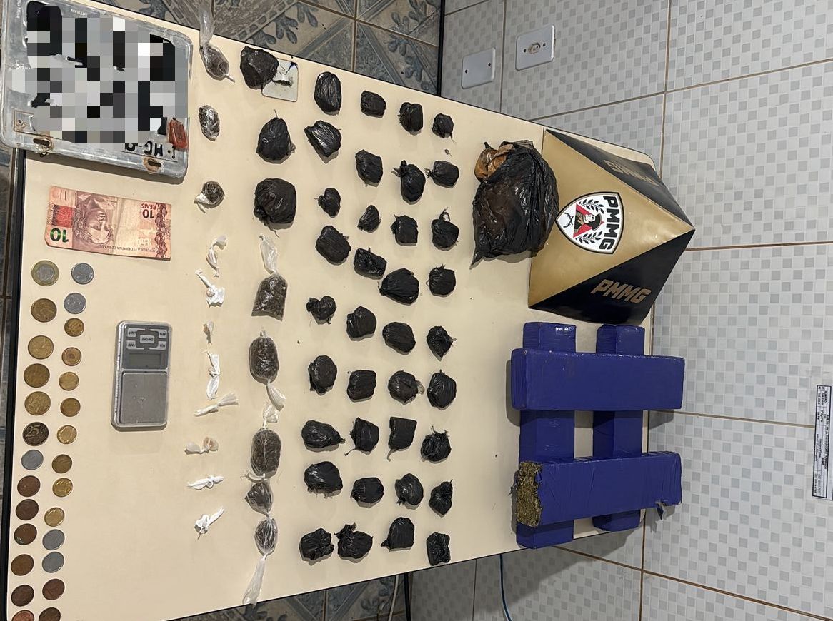 Uma operação da Polícia Militar realizada nesta terça-feira (21) resultou na apreensão de uma significativa quantidade de entorpecentes no Centro de San...