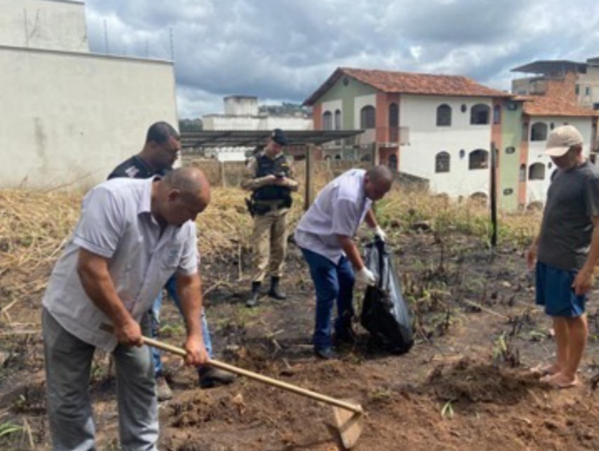 Caratinga, MG – A identificação da ossada humana descoberta em um lote vago no bairro Santa Zita, em março de 2025, permanece sem solução, mantendo em a...