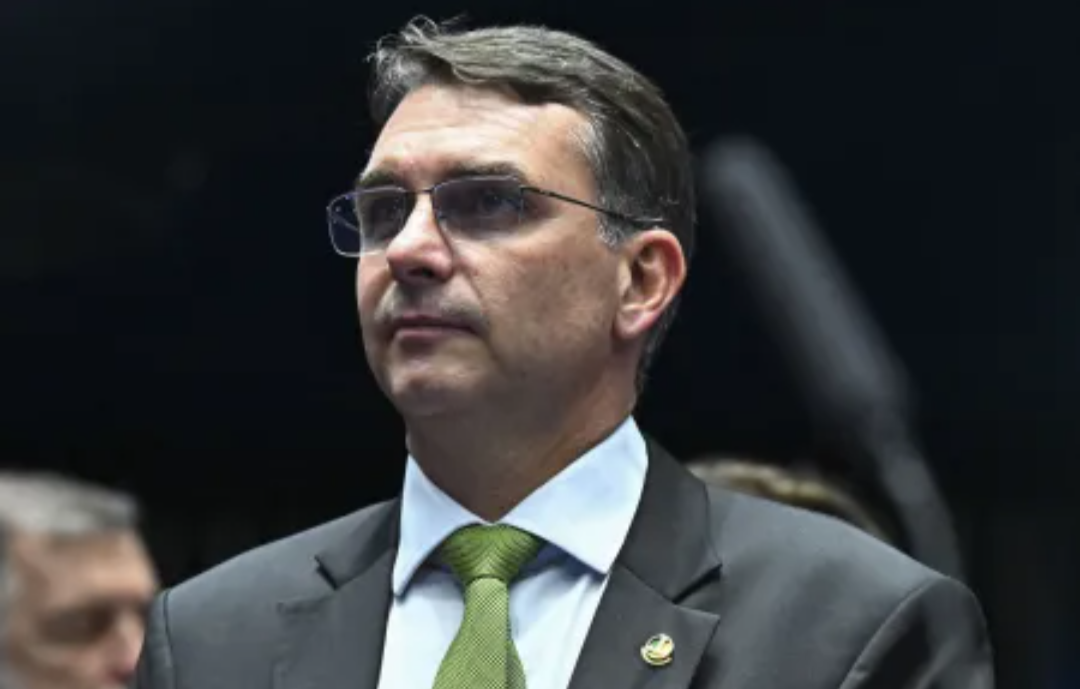 O Partido Liberal (PL) de Minas Gerais enfrenta uma significativa divisão interna, que pode resultar na formação de dois palanques distintos para Flávio...