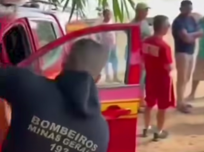 Uma triste ocorrência chocou a comunidade do Vale do Jequitinhonha, após um homem que havia desaparecido nas águas do Rio Jequitinhonha ter sido encontr...