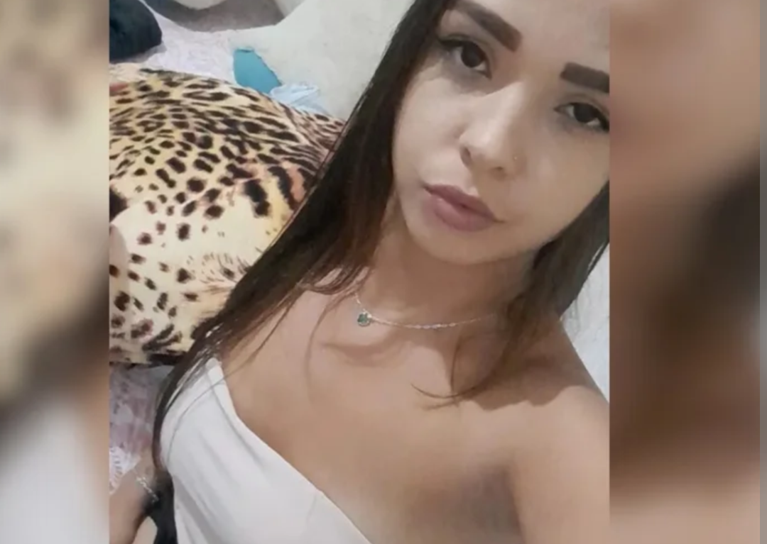 Uma jovem residente de São José dos Campos permanece internada em estado grave após ser atingida por ao menos 17 golpes de faca dentro de uma residência...