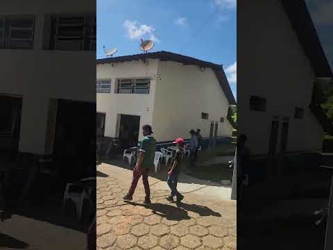 Todos os domingos de manhã, Indaiabira, em Minas Gerais, se transforma em um vibrante centro de atividades com a realização de sua tradicional feira. Es...