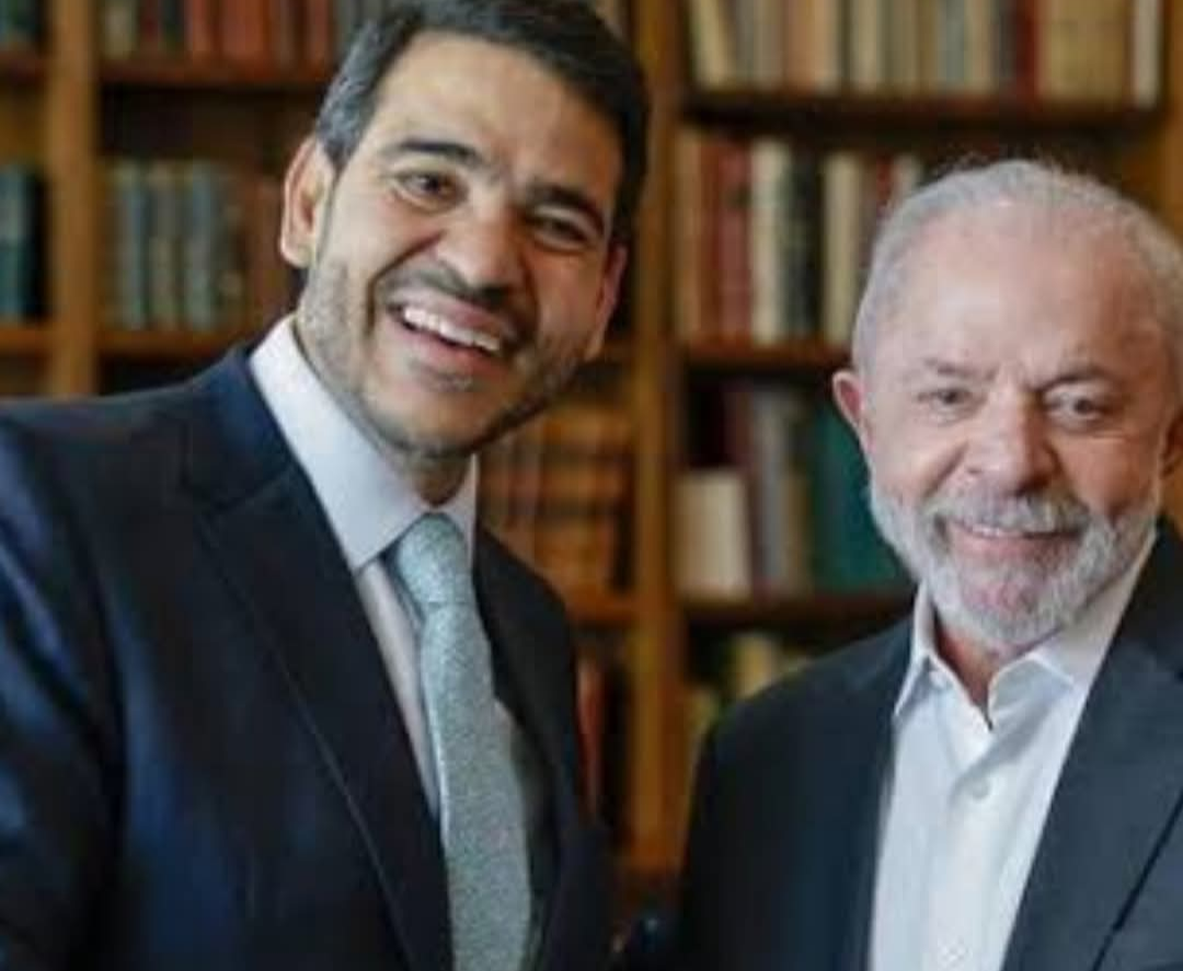 O presidente Luiz Inácio Lula da Silva convocou, na noite de quarta-feira (29), uma reunião de emergência no Palácio da Alvorada, em Brasília, com os lí...