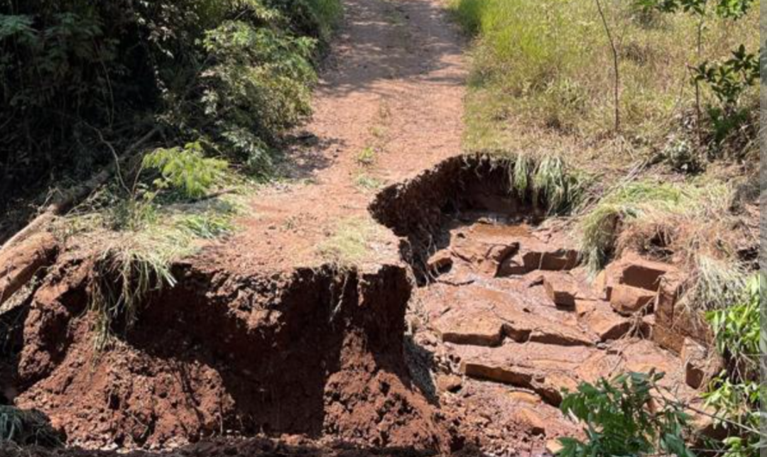 A população de Monte Azul, localizada no Norte de Minas, expressou intensa indignação nesta sexta-feira devido ao estado calamitoso das estradas rurais ...
