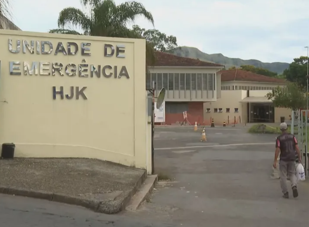 Uma mulher de 33 anos foi detida na noite deste último sábado (2) sob a suspeita de ter assassinado seu companheiro, um homem de 63 anos, a facadas. O c...