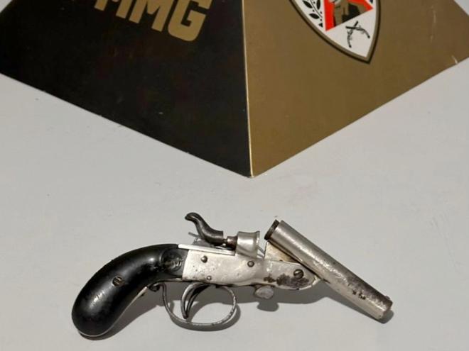 A Polícia Militar foi mobilizada na noite de domingo em Santana do Paraíso, após uma denúncia indicar a possível preparação para um crime violento. As e...