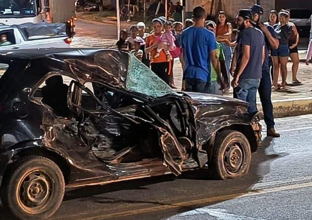 REDUTO (MG) - Uma ocorrência de trânsito envolvendo um automóvel e um veículo de carga foi registrada no final da tarde da última terça-feira, dia 5, no...