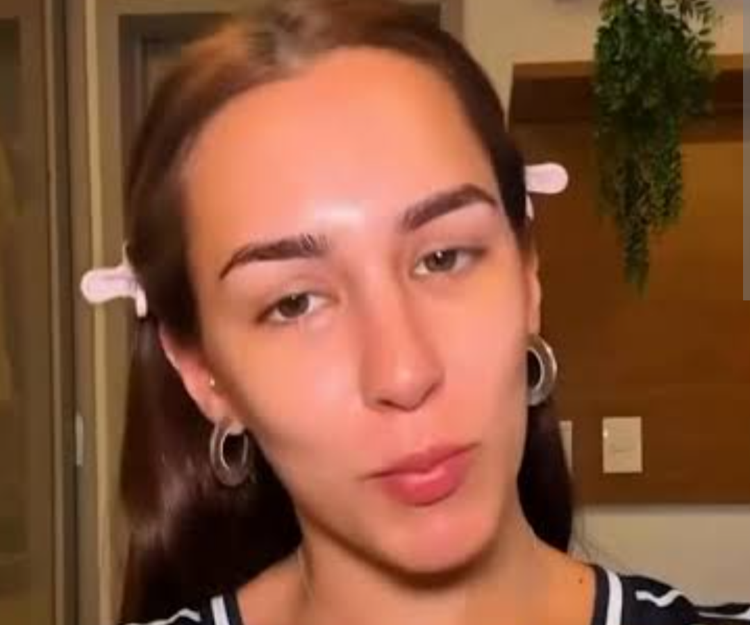 A influenciadora digital Débora Rocha se deparou com uma despesa de aproximadamente R mil por um tratamento médico realizado nos Estados Unidos. O al...