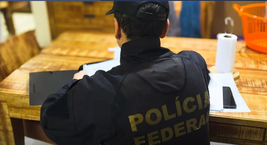 A Polícia Federal (PF) iniciou, nesta terça-feira (12), a Operação Força Integrada II, uma vasta ação destinada a desmantelar facções criminosas. Os gru...