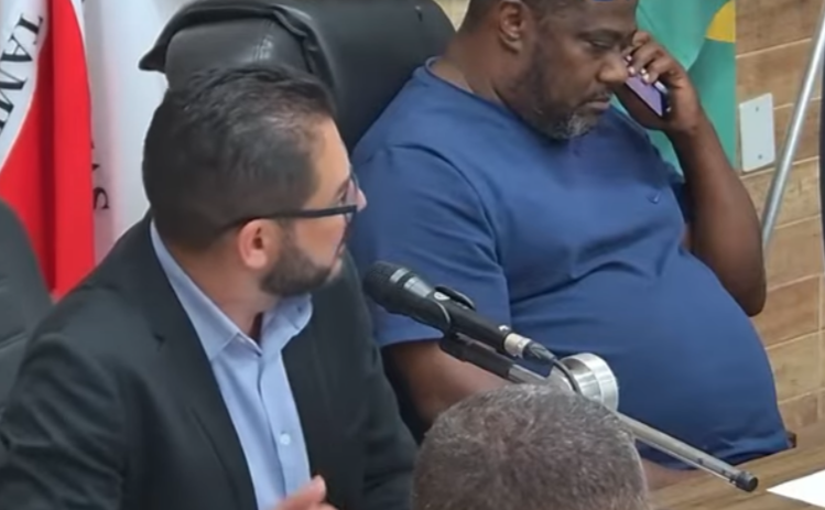 Moradores e autoridades de Santana do Paraíso reuniram-se com representantes da Copasa em uma audiência pública com o objetivo de exigir investimentos c...