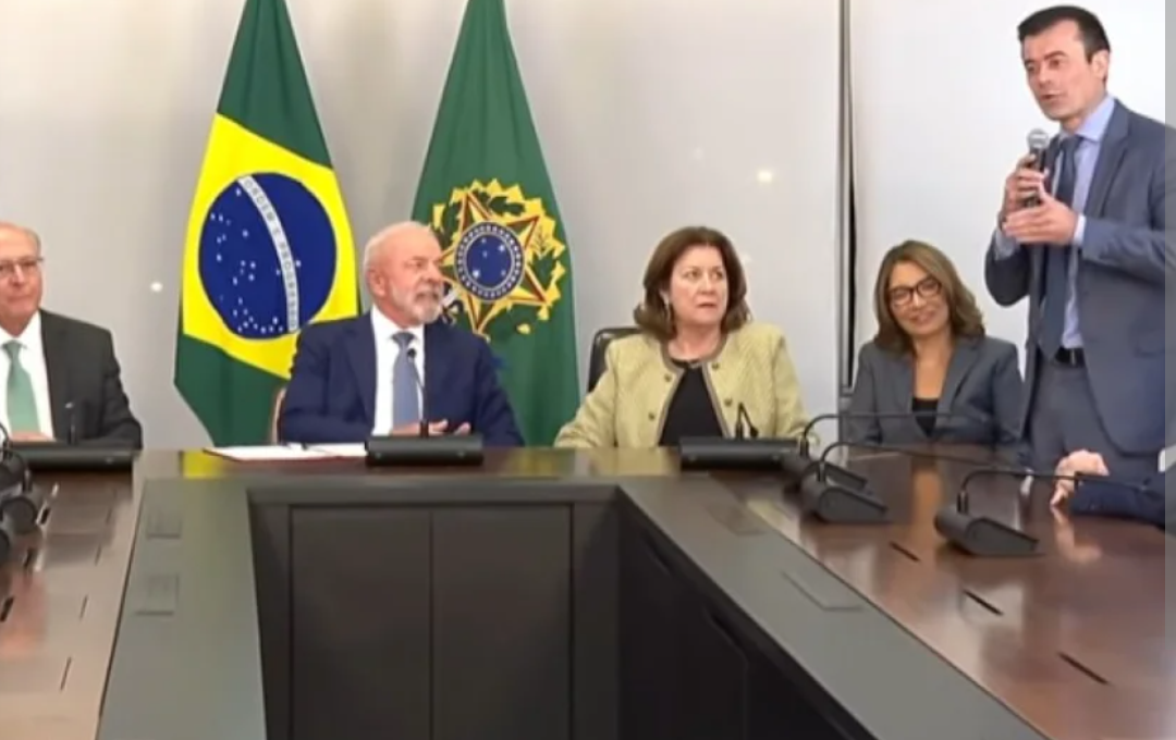 O presidente Luiz Inácio Lula da Silva assinou, nesta terça-feira (12), uma Medida Provisória (MP) que põe fim à cobrança de 20% de Imposto de Importaçã...