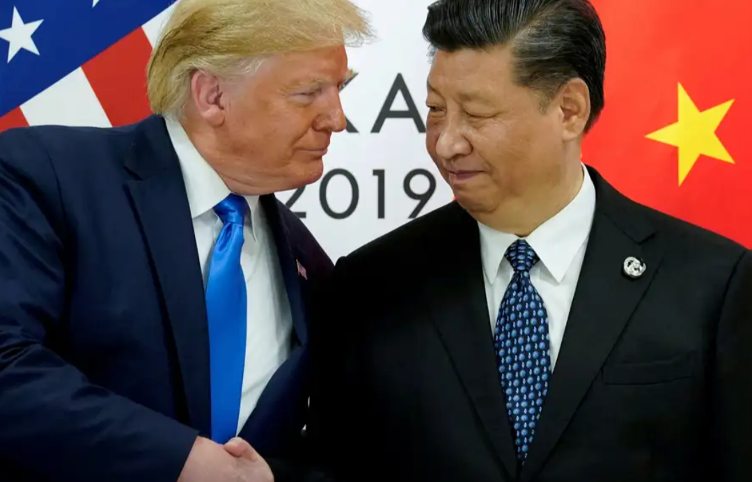 O presidente dos Estados Unidos, Donald Trump, desembarcou na China para um aguardado encontro com seu homólogo chinês, Xi Jinping, na noite desta quart...