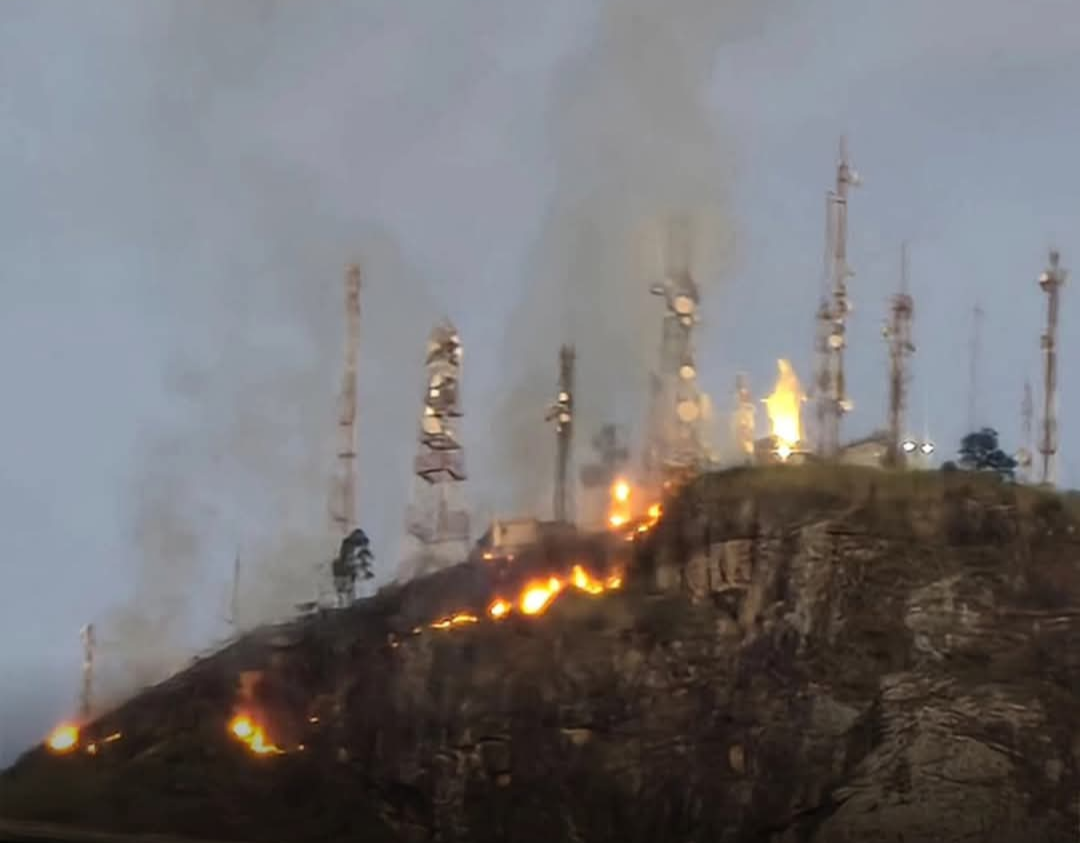 O Pico da Ibituruna, em Governador Valadares (MG), foi palco de um incêndio na última segunda-feira, 11 de maio. O fogo, que se alastrou pela vegetação,...