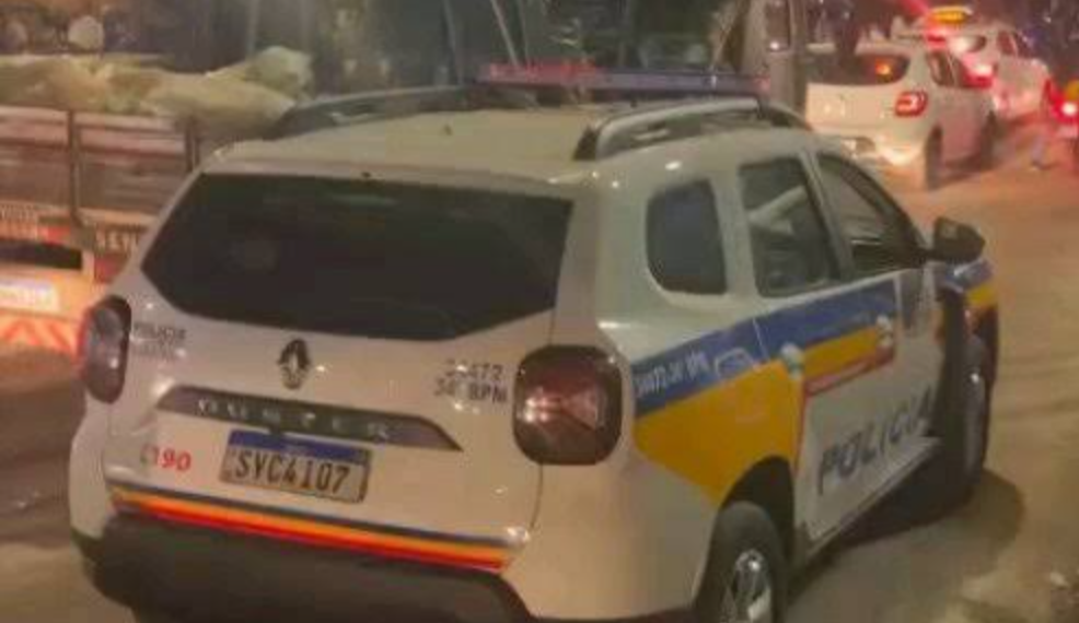 O corpo de um homem de 43 anos foi descoberto sem vida na noite de terça-feira (12) em uma pousada situada na rua Sabará, no Centro de Ipatinga. A ocorr...