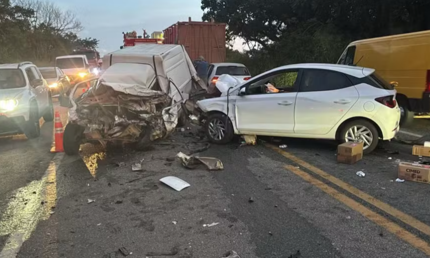 Uma fatalidade foi registrada na tarde desta quarta-feira (14) na BR-494, em Marilândia, distrito de Itapecerica, após um grave acidente que envolveu um...