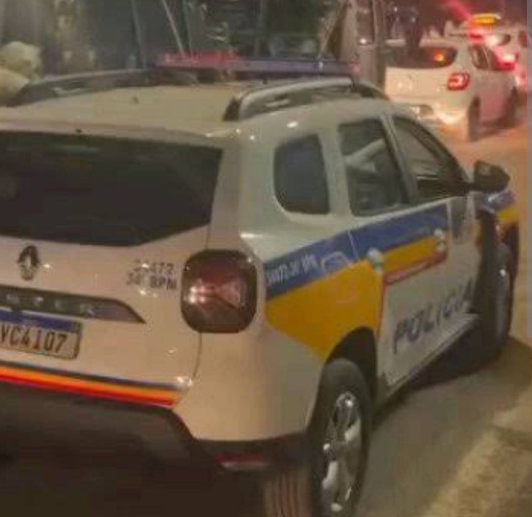 Um indivíduo de 21 anos foi detido na região metropolitana de Belo Horizonte, após admitir ser o autor das facadas contra o atual namorado de sua ex-com...