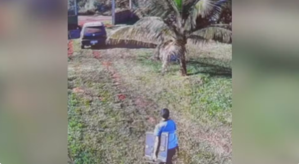 Um casal viveu momentos de terror na última quinta-feira (14) durante um assalto à residência no bairro Chácaras dos Lagos, em Delta, no Triângulo Minei...