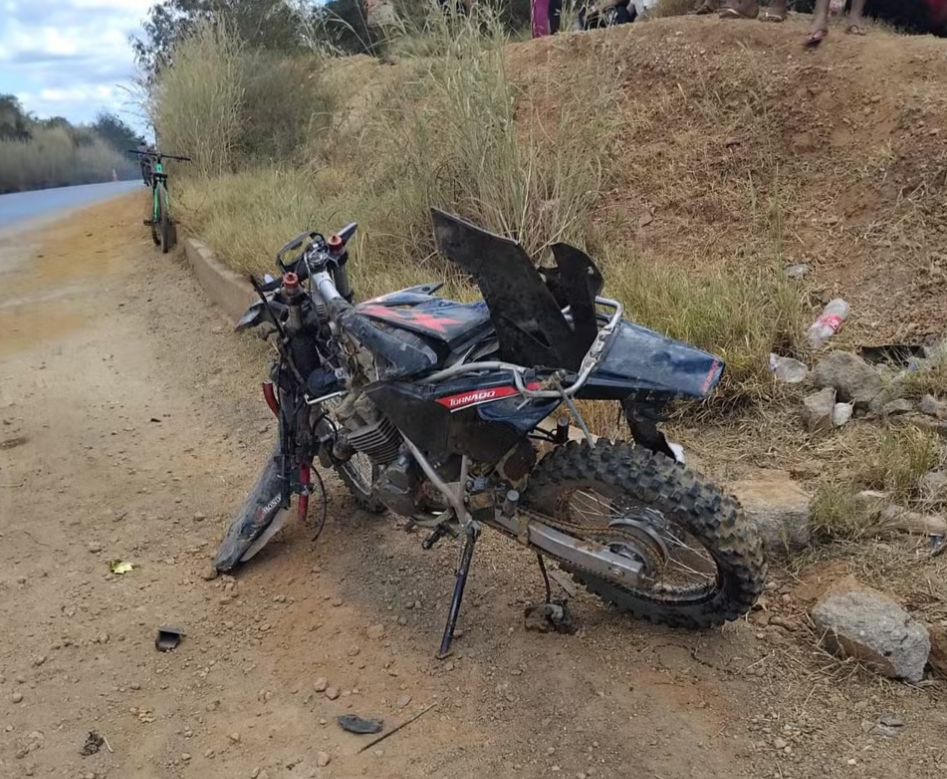 Uma colisão envolvendo uma motocicleta e um carro deixou um homem de 39 anos gravemente ferido na manhã desta segunda-feira (18). O acidente aconteceu n...