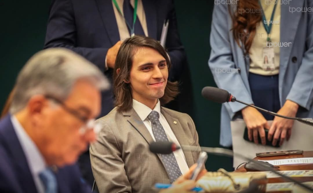 Uma Proposta de Emenda à Constituição (PEC) em discussão na Câmara dos Deputados busca eliminar a função de vereador em municípios que possuem até 60 mi...