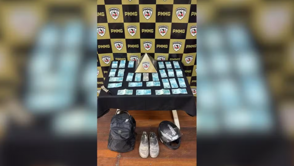 Um homem que possuía um mandado de prisão em aberto foi detido pela Polícia Militar (PM) na terça-feira (19) em Patrocínio. Ele é suspeito de assaltar f...