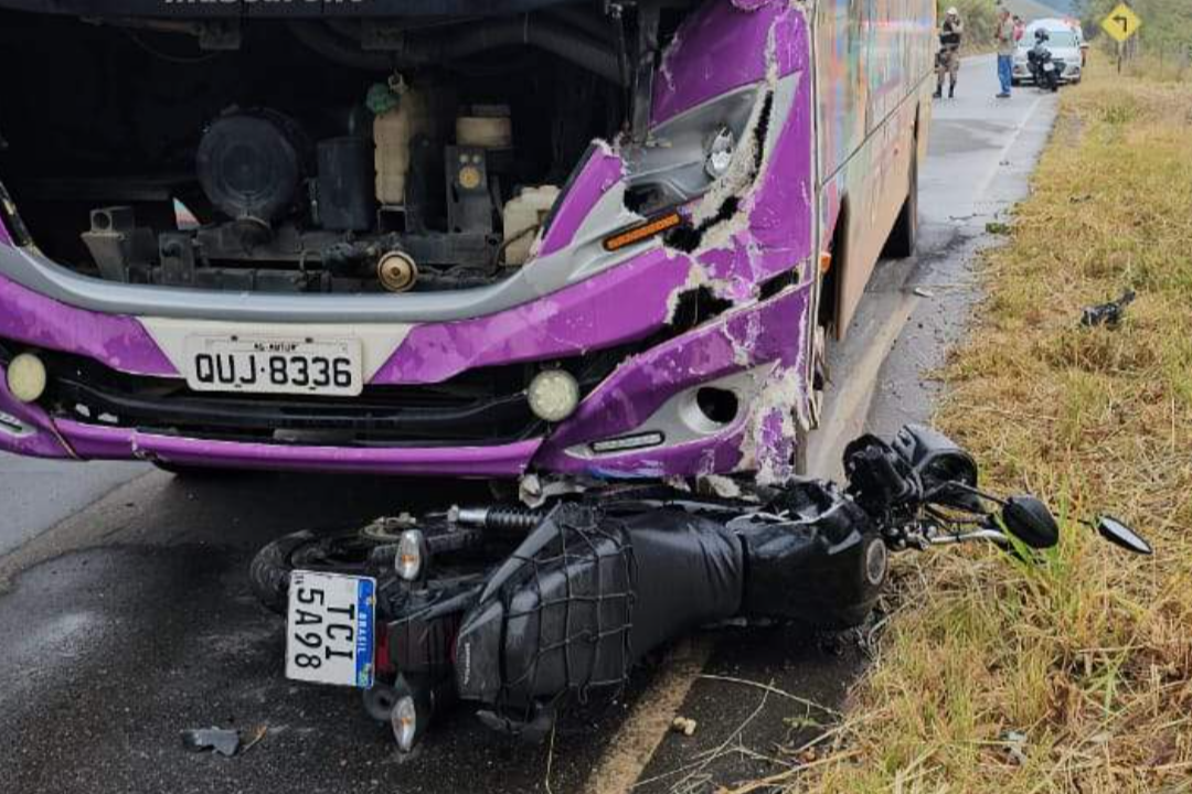 Um trágico acidente registrado na MG-111, em Manhuaçu (MG), resultou na morte de Roseni Batista do Carmo Júnior, de 25 anos, na manhã desta quinta-feira...