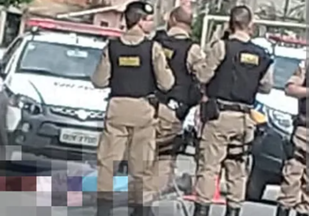 A tranquilidade do bairro Júlia Kubitschek, em Coronel Fabriciano, foi quebrada na tarde desta quinta-feira (21) por um ato de extrema violência. Uma pe...
