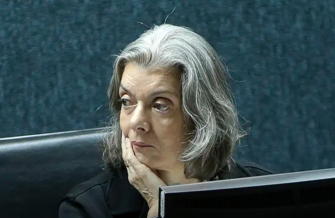 A ministra Cármen Lúcia, integrante do Supremo Tribunal Federal (STF), proferiu seu voto nesta terça-feira (22) manifestando-se pela anulação da flexibi...