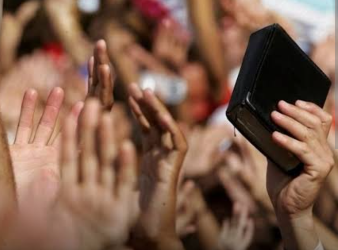 O Tribunal Superior Eleitoral (TSE) proferiu uma decisão que estabelece o uso de espaços religiosos para a promoção de candidaturas políticas como uma c...